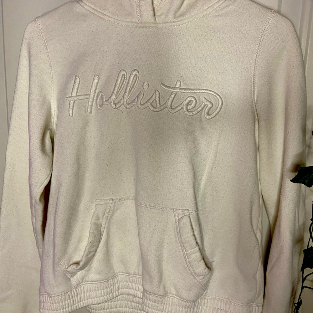 hollister all white hoodie size xtra small
